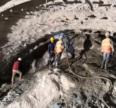 市中拱顶带模注浆料的施工流程及注意事项